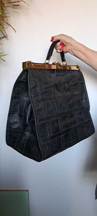 Duży kufer skórzany,