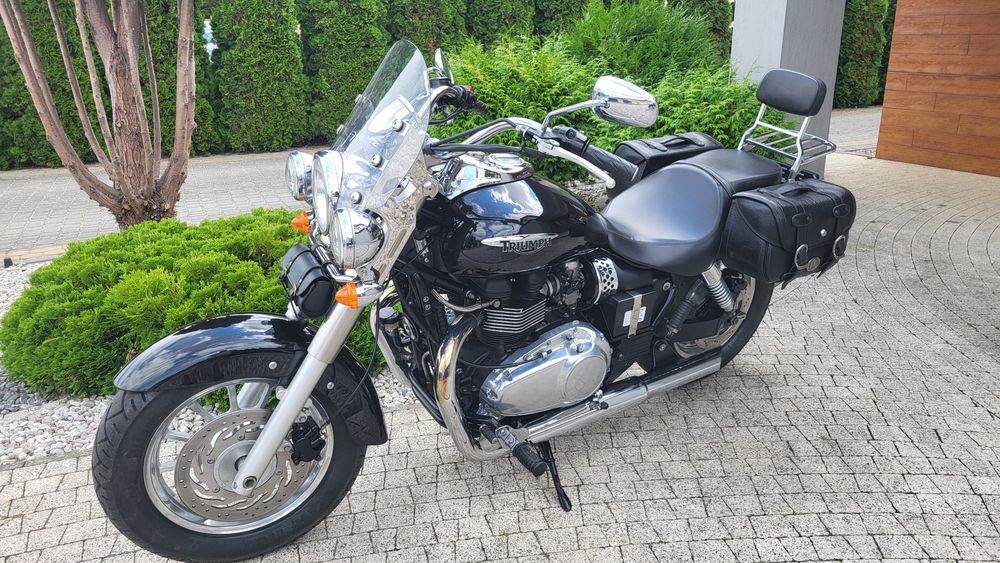 Triumph america 900