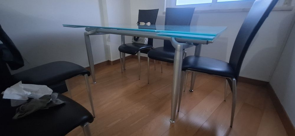 Mesa de jantar em vido