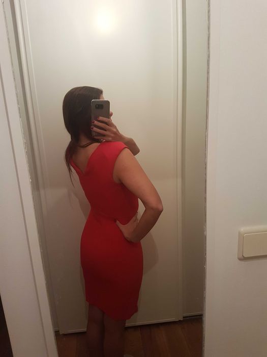 Vendo vestido vermelho cintado e elegante