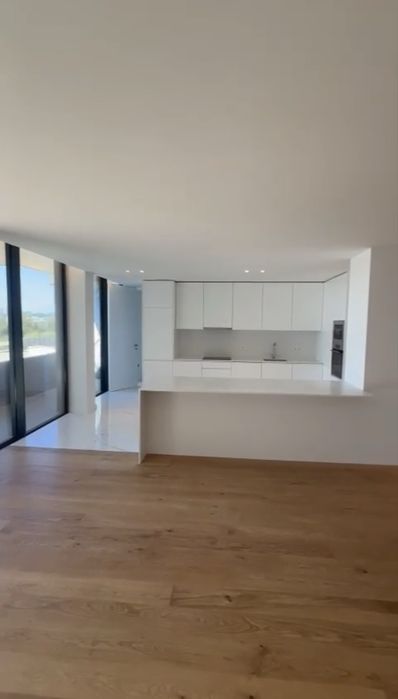 Arrendamento Apartamento T4 Living Sea