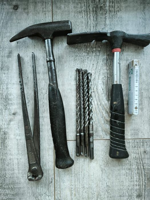 Zestaw narzędzi budowlanych: Stanley, Knipex, młotki, wiertła, miarka