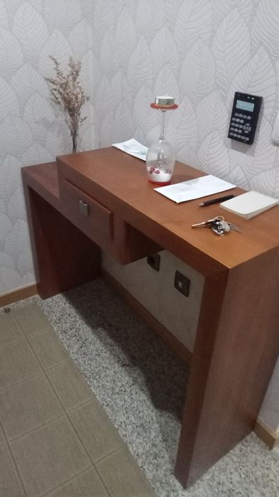 Consola/móvel de entrada