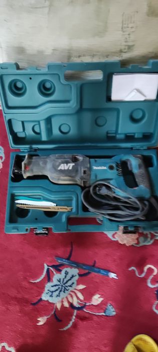 Продам сабельную сетевую пилу Makita JR3070CT
