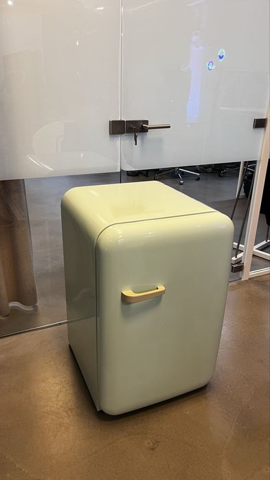 Frigorifico pequeno verde