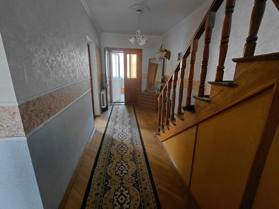 Продається великий будинок 170 кв.м в селі Вислобоки  - за 12 км від Львова