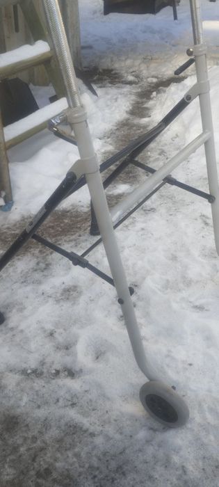 Продам Ходунки в хорошем состоянии.