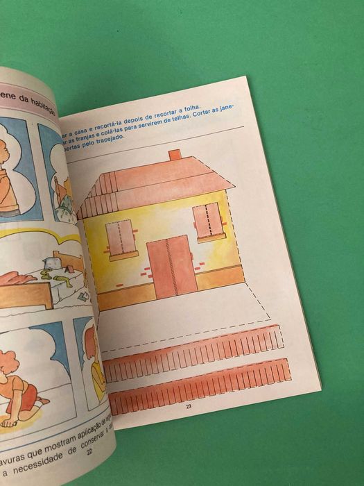 Livro Escola Primária Terra Amiga Meio Físico e Social 1ª Classe Livraria Avis Anos 80