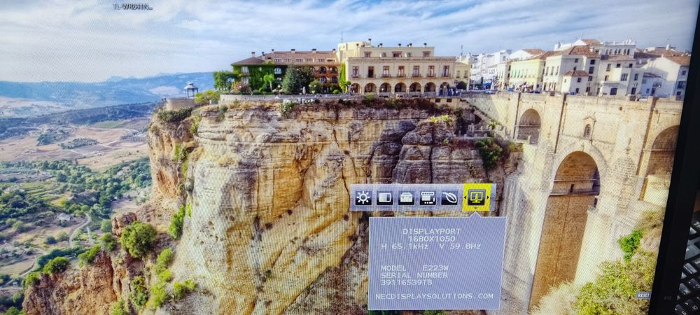 Монітop NEC MultiSync E223W