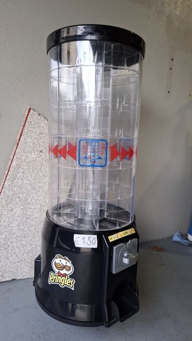 Máquina expendedora de  Pringles.