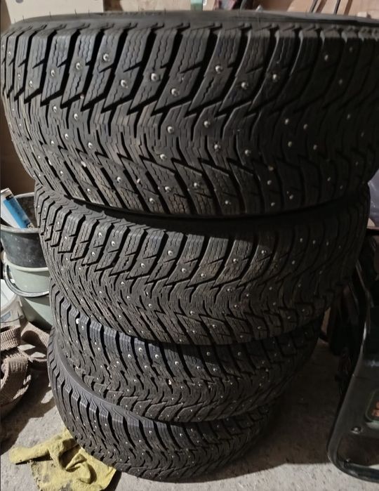Продам резину шипованую 205 55 16