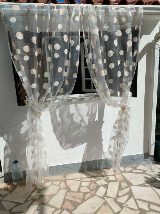 Par de cortinados Usados em bom estado transparente tons de beije