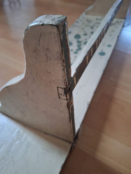 Stara, vintage ręcznie wykonana półka o wymiarach 101 cm na 24 cm. Wys