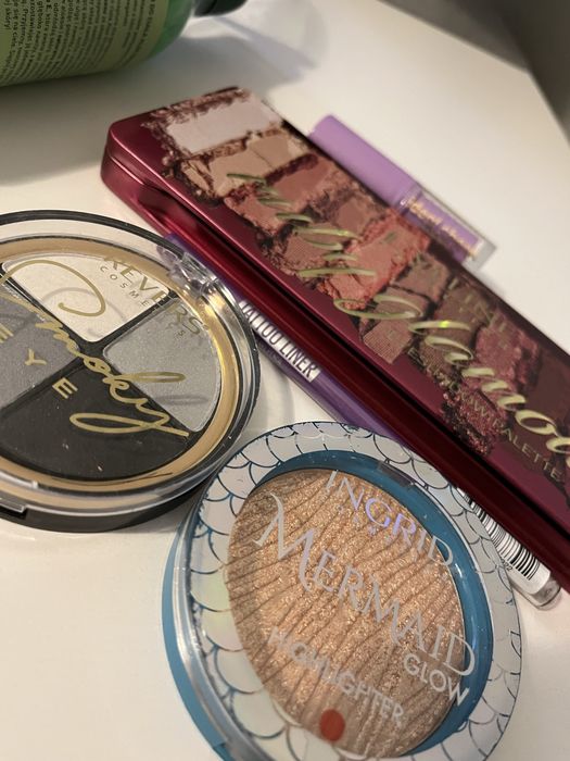 Zestaw nowych kosmetyków