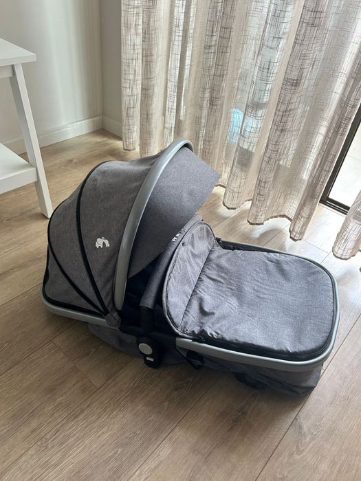 Vendo carrinho de bebê +ovinho