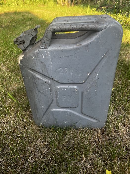 Stary ale dobry kanister 20l