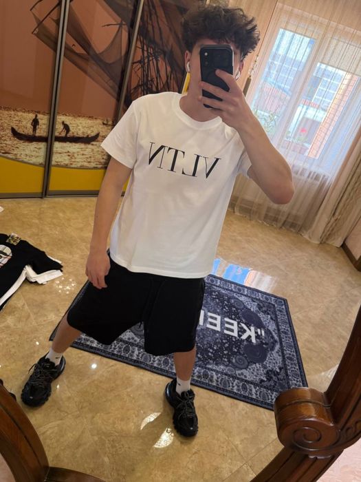 Valentino футболка,нові,розміри:XS,S,M,L