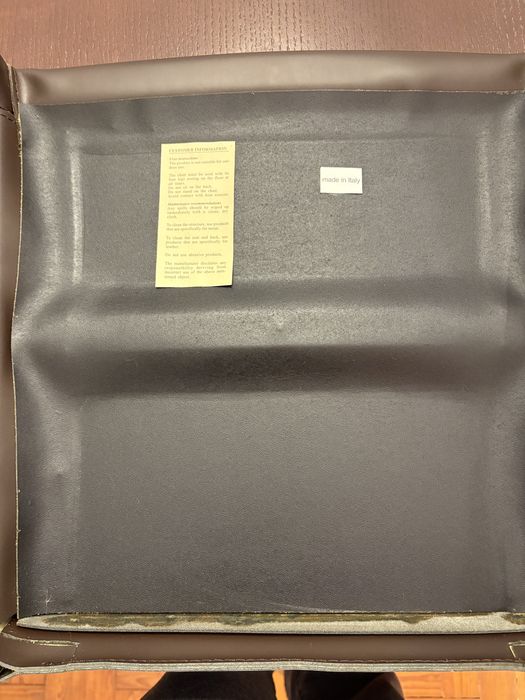 Mesa de jantar e seis cadeiras AREA