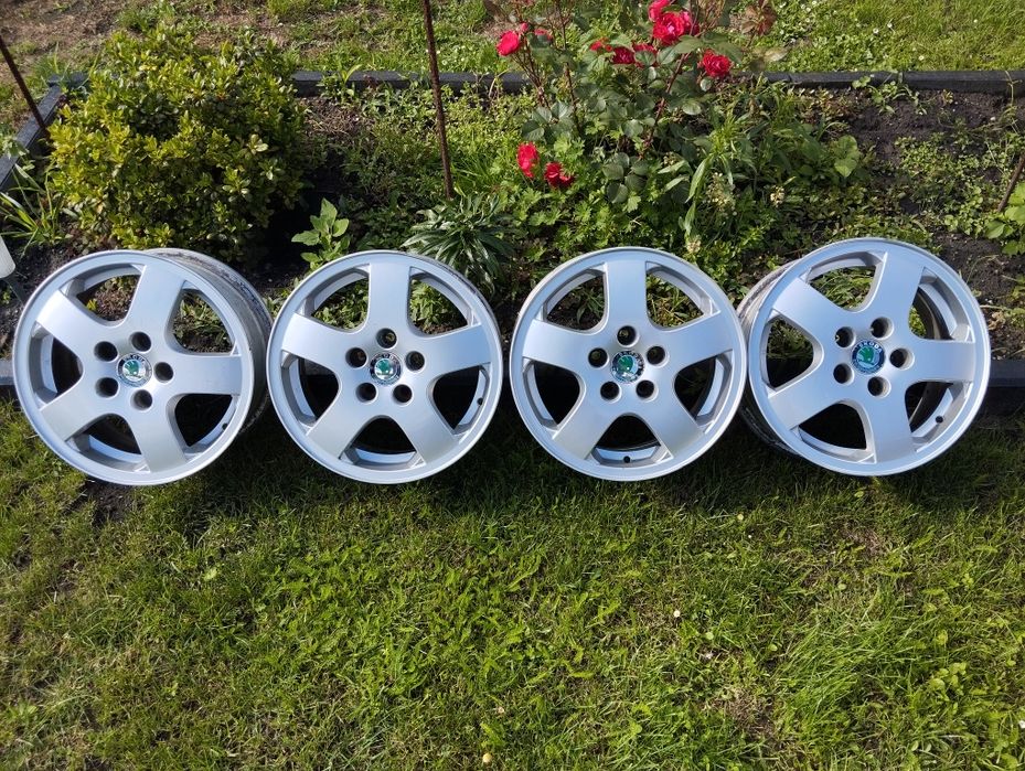 Felgi Skoda 14" 5x100 6J ET43 6Y0-025 Fabia komplet 57,1mm