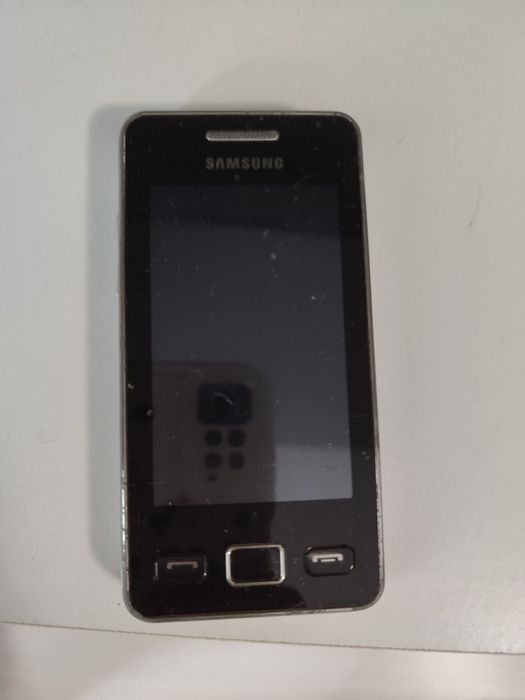 Телефон самсунг.