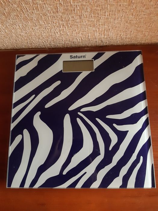 Весы напольные Saturn б/у