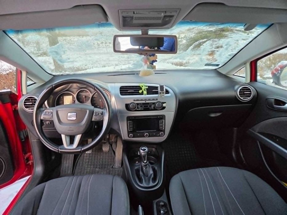 samochód osobowy seat leon