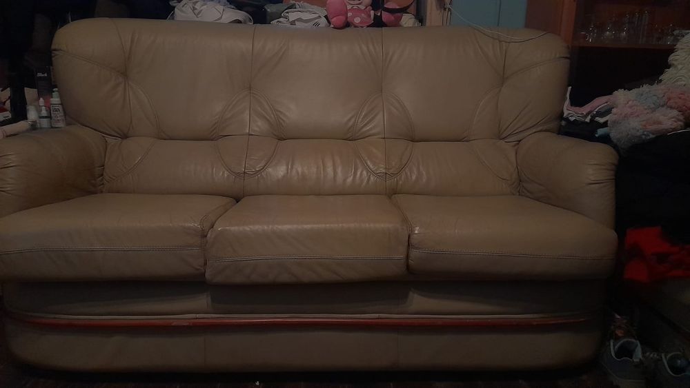 vendo conjunto de sofás de coro branco leitoso.