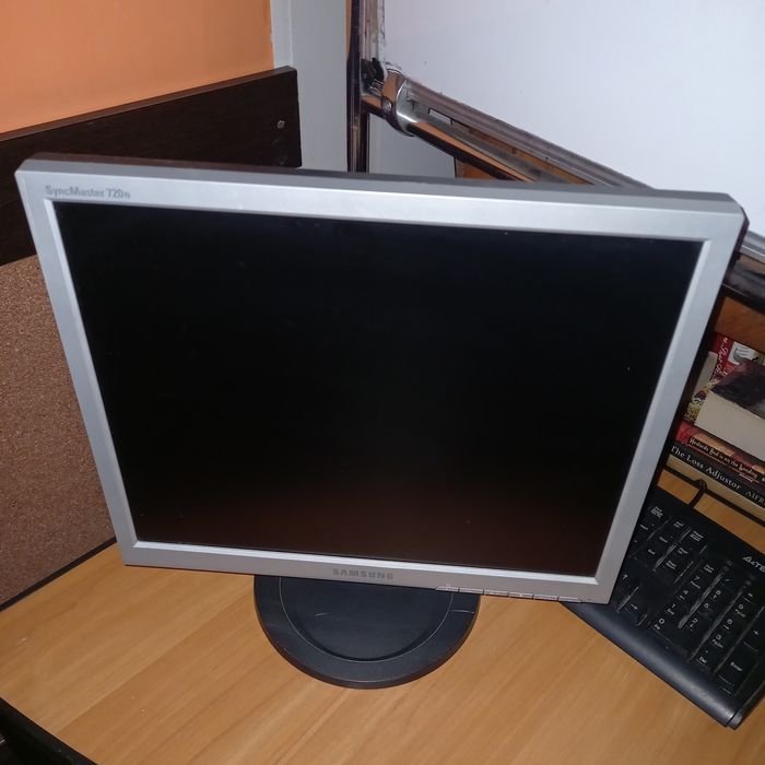 Продам монітор 17