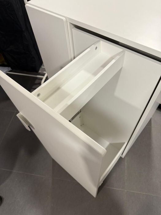 Roupeiro criança em muito bom estado