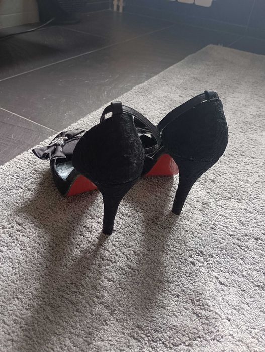 Vendo sapato/sandália cor preto n 35, cerimónia