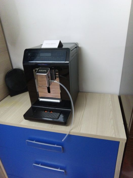 Продам   кавомашину  кофеварка кофемашина Krups