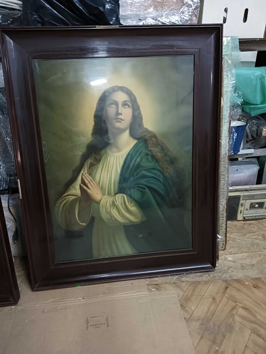 Stare duże obrazy religijne w drewnianych ramach