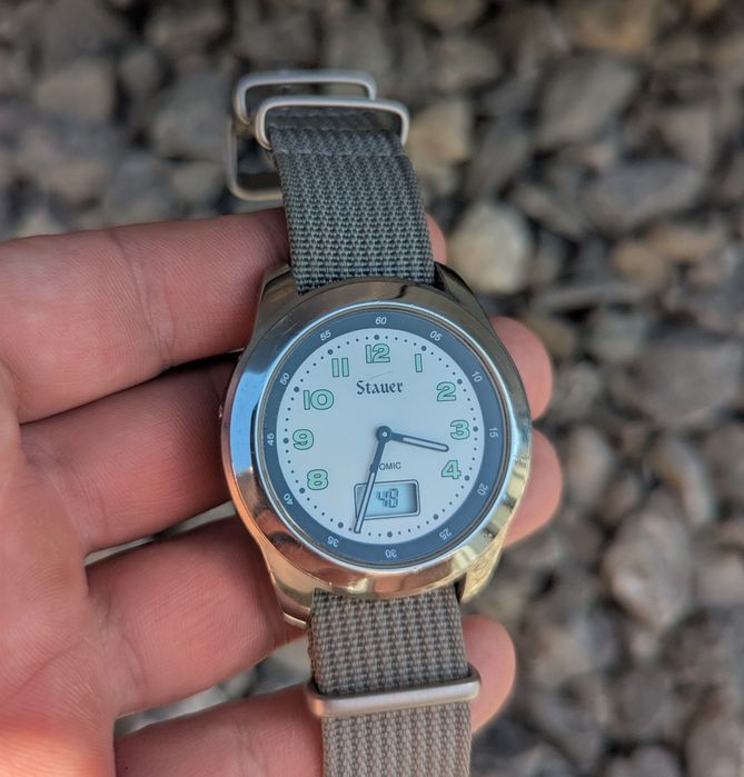 Чоловічий годинник Stauer Atomic Watch