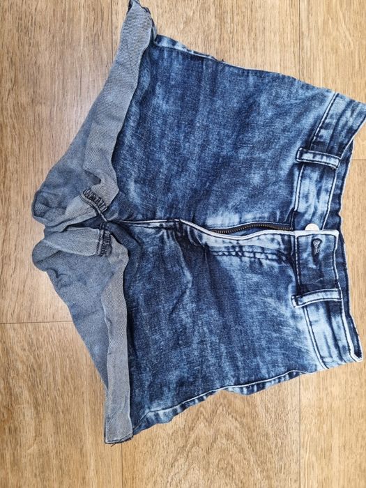 Krótkie spodenki 34