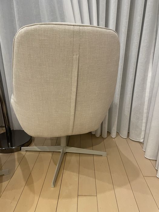 Cadeirão giratório Kave Home