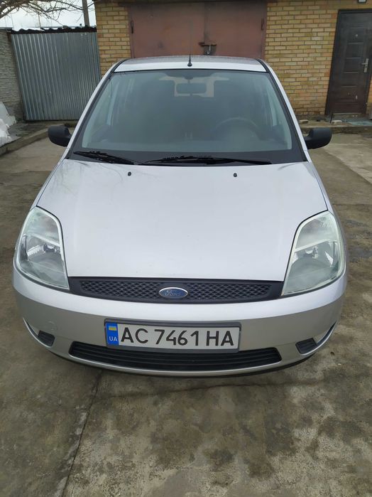 форд фієста 1.4 бензин у хорошому стані.