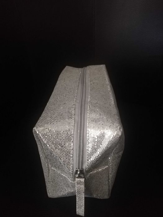 Kosmetyczka duża srebrna brokatowa