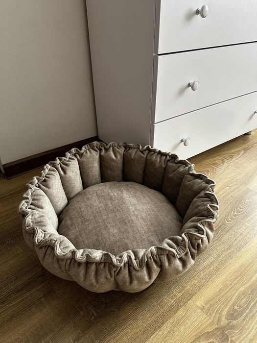 Лежанка для собак та котів