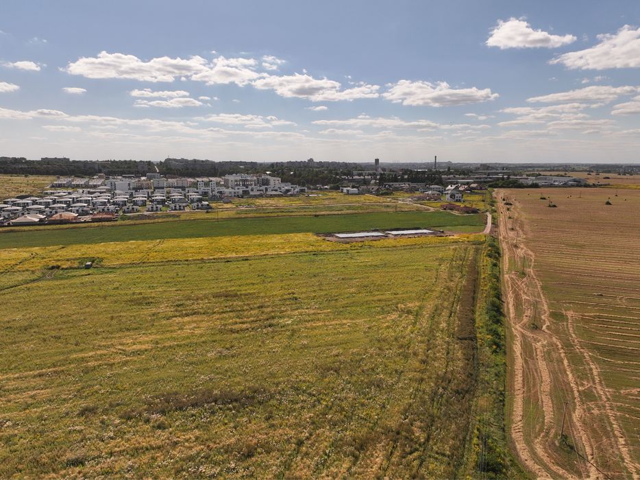 Продам в Рівному земельну під забудову.