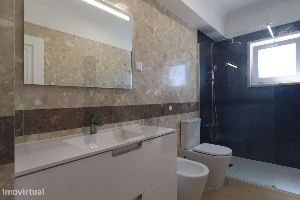 Apartamento T2 Totalmente Remodelado na Quinta do Rosário/Costa da Gui