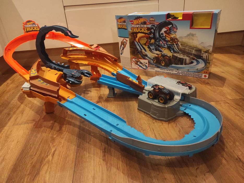 Hot Wheels Monster Truck Scorpion Sting Raceway
