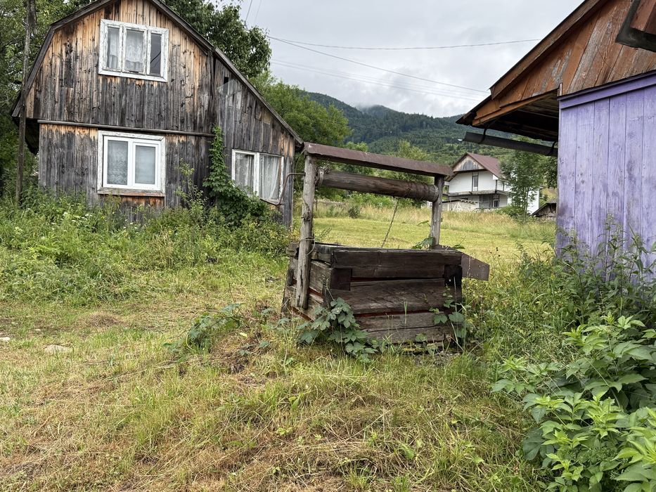 Продається ділянка з будинками у смт. Міжгірʼя