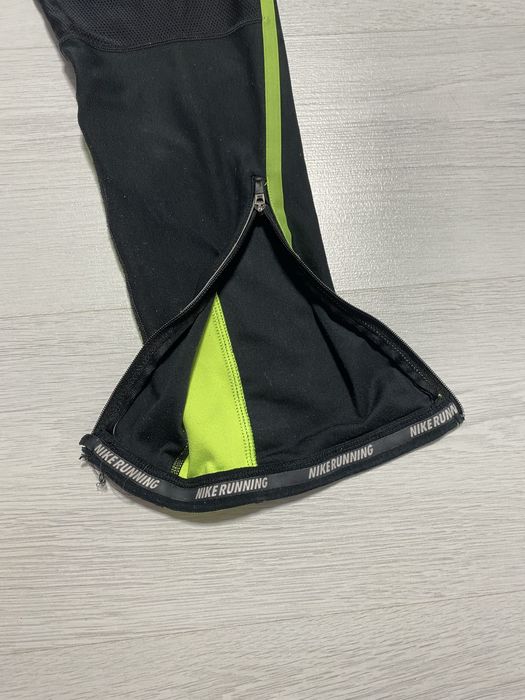 Спортивні лосіни / лосини NIKE