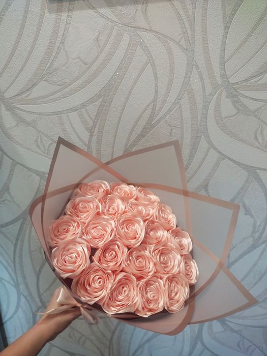 Букет роз из атласной ленты