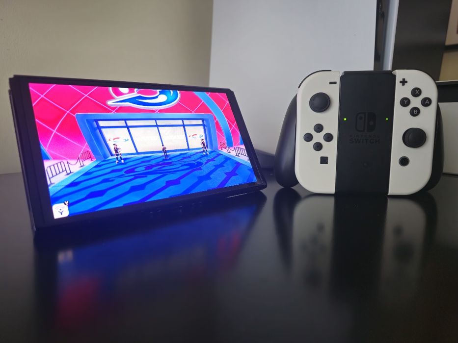 Nintendo Switch Oled + Zelda: Breath of the Wild / Tears of the Kingdom