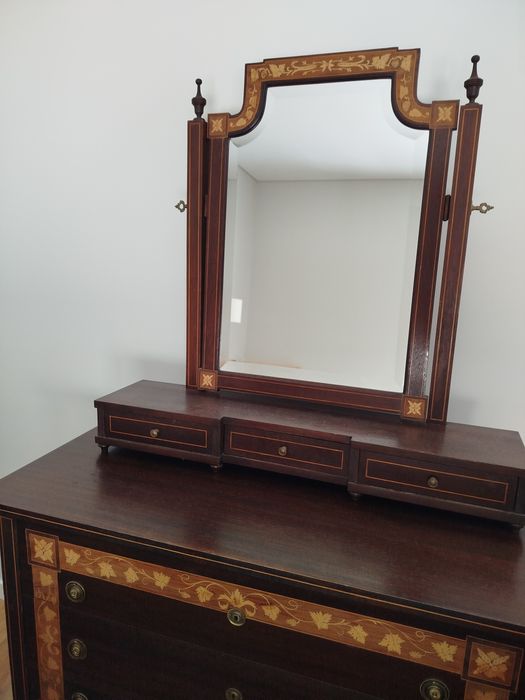 Cómoda madeira maciça D. Maria