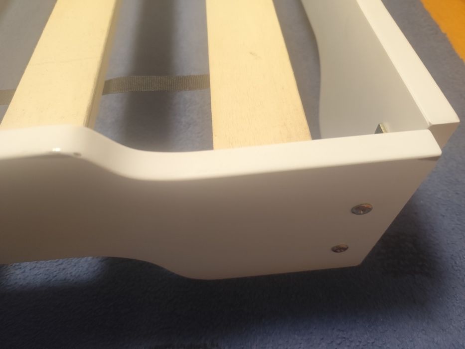 Cama estilo Montessori com colchão