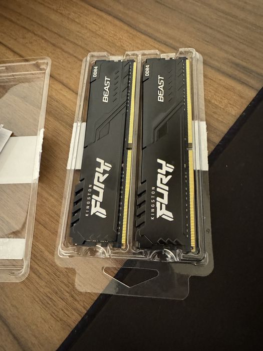 8x2 GB RAM DDR4 3200 Kingston Fury