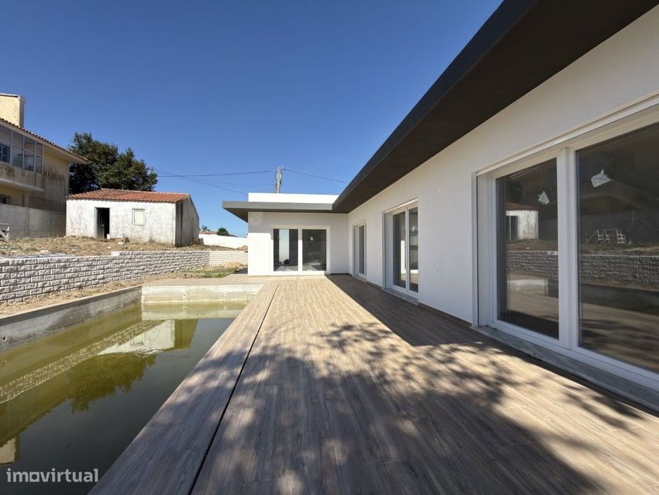 Moradias T3 Térreas com Piscina e Amplos Espaços Exteriores - Coto,...