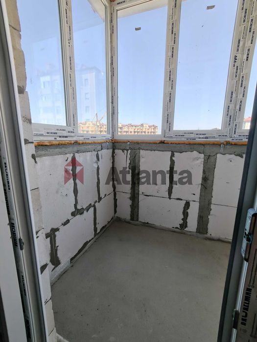 Простора квартира з кладовкою в новому будинку з АГВ в Великодолинском